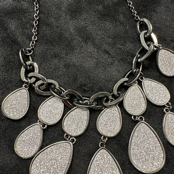 Vera Wang jewelry matching set - Picture 7 of 9